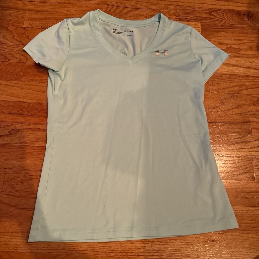 Under Armour womens V Neck shirt